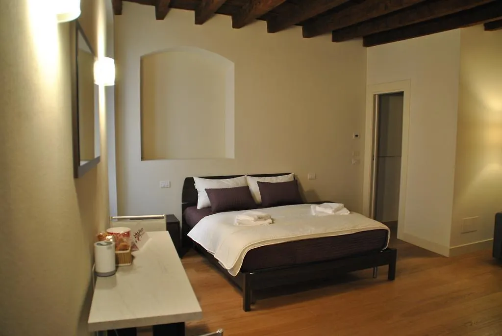 Hotel Dietro L'Angolo Brescia 2*,  Italien